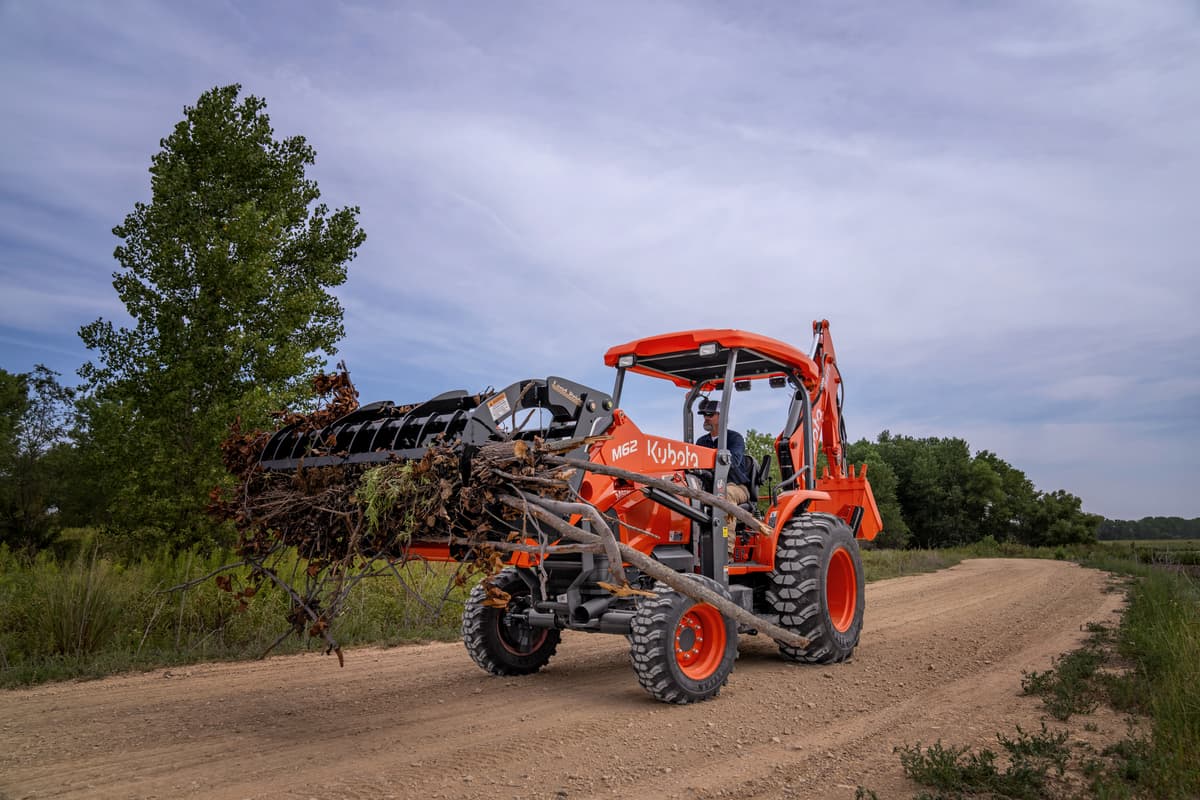 Kubota M62