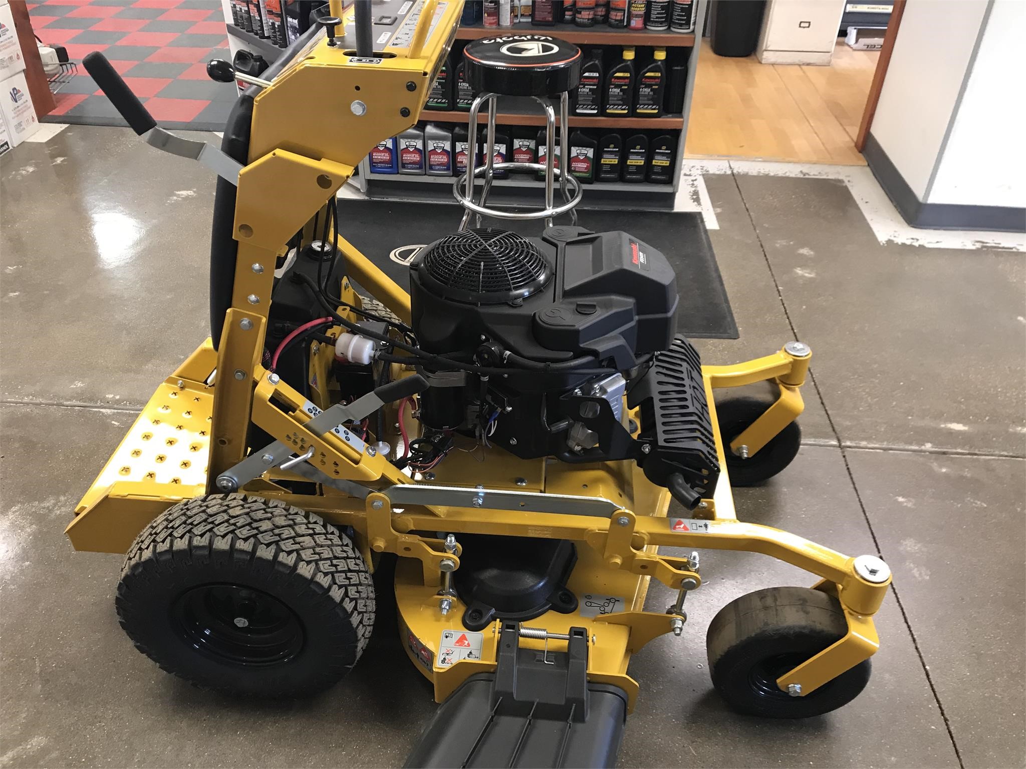 HUSTLER SURFER PRO 34 - 123923 - McCullough Equipment Group